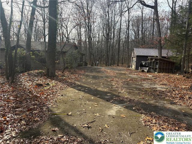 1433 Deerpath Drive, Lehigh Twp, PA 18088