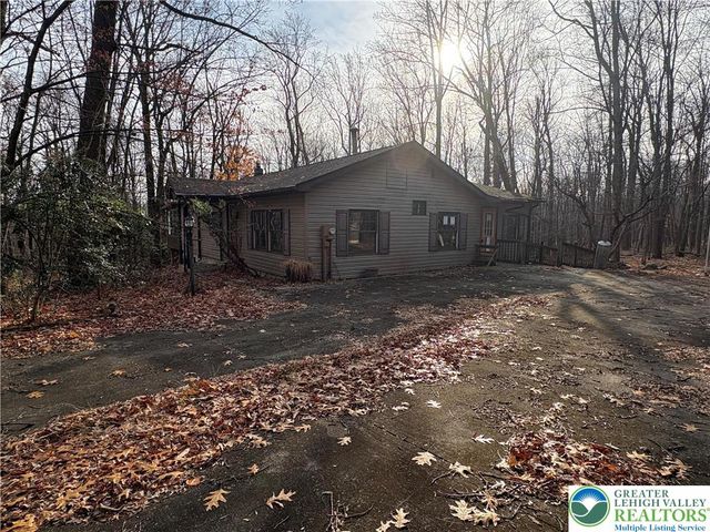 1433 Deerpath Drive, Lehigh Twp, PA 18088