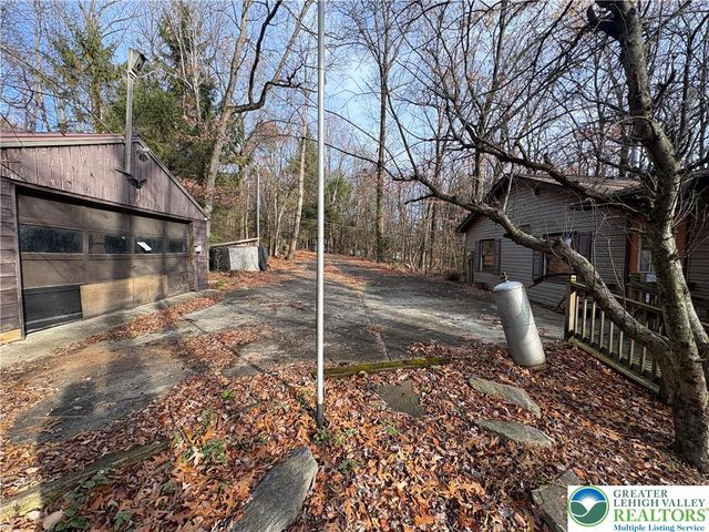 1433 Deerpath Drive, Lehigh Twp, PA 18088