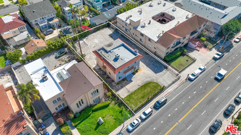 702 Crenshaw Boulevard, Los Angeles, CA 90005 — exterior