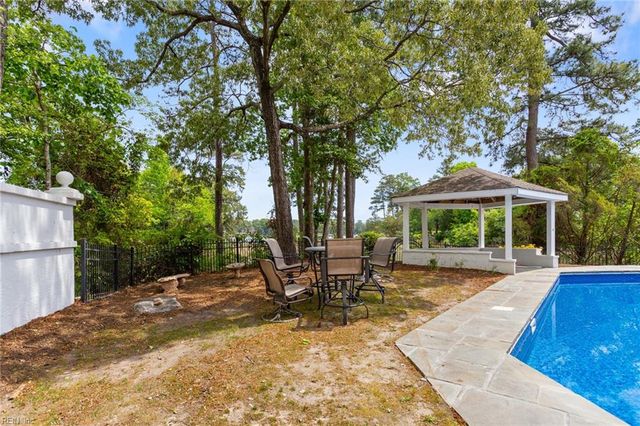 924 Enfield CHSE, Virginia Beach, VA 23452