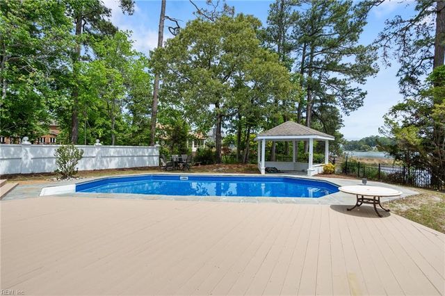 924 Enfield CHSE, Virginia Beach, VA 23452