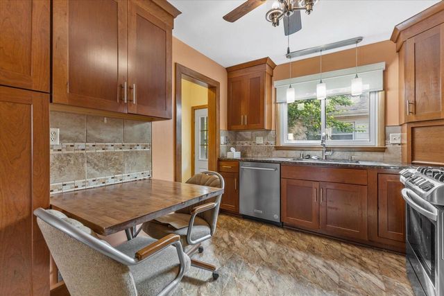 4107 Graceland BOULEVARD, Racine, WI 53405