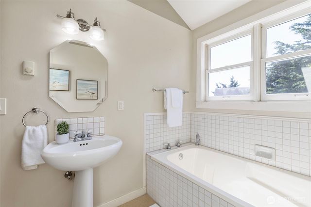 355 21st Street, Port Townsend, WA 98368