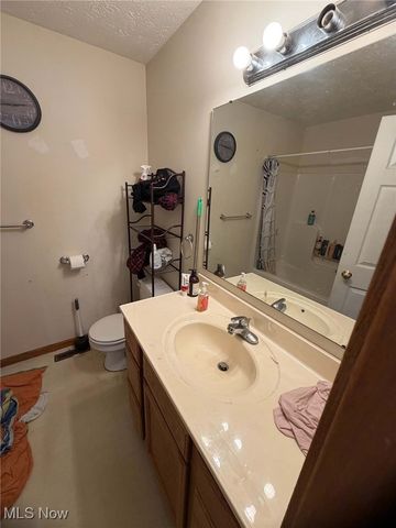 1461 Brookridge Avenue, Louisville, OH 44641