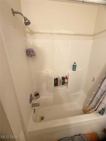 1461 Brookridge Avenue, Louisville, OH 44641