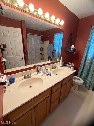 1461 Brookridge Avenue, Louisville, OH 44641