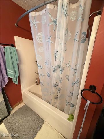 1461 Brookridge Avenue, Louisville, OH 44641