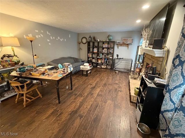 1461 Brookridge Avenue, Louisville, OH 44641