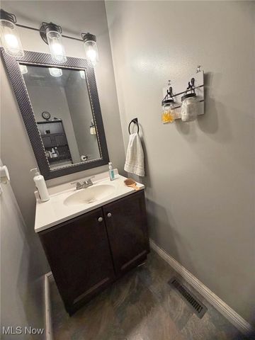 1461 Brookridge Avenue, Louisville, OH 44641