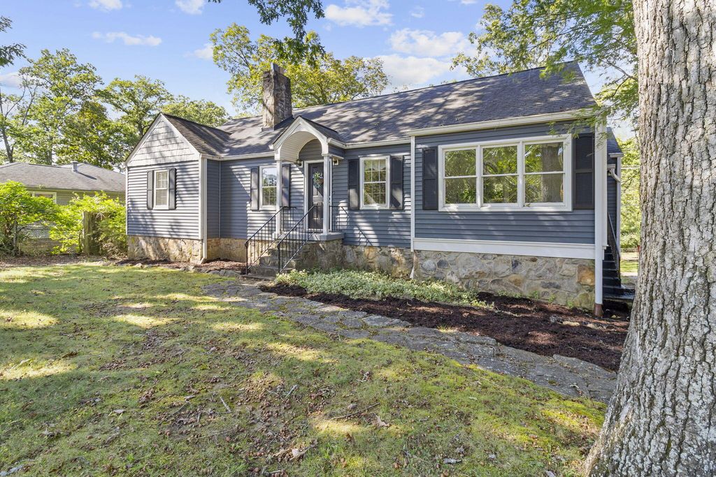 905 Ridgeway Avenue, Signal Mountain, TN 37377