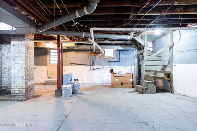 4608 S 1st St, Louisville, KY 40214