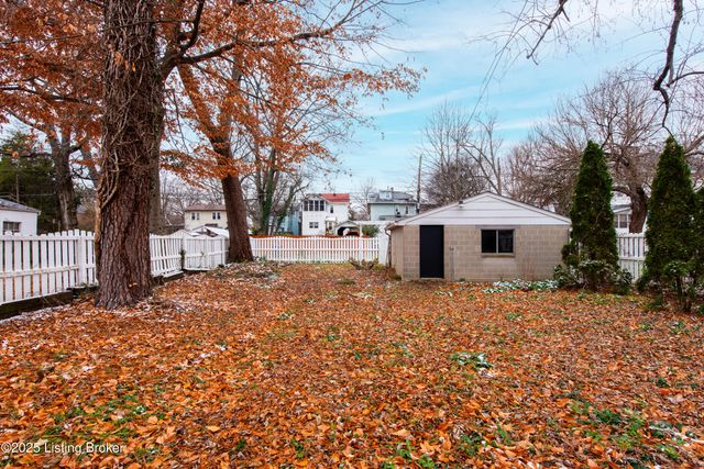 4608 S 1st St, Louisville, KY 40214