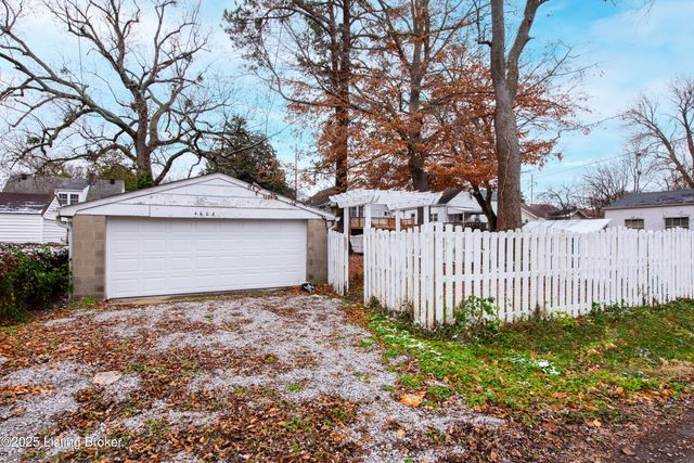 4608 S 1st St, Louisville, KY 40214