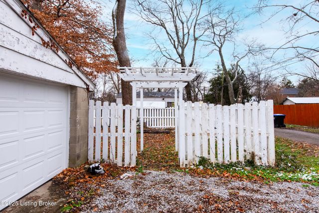 4608 S 1st St, Louisville, KY 40214