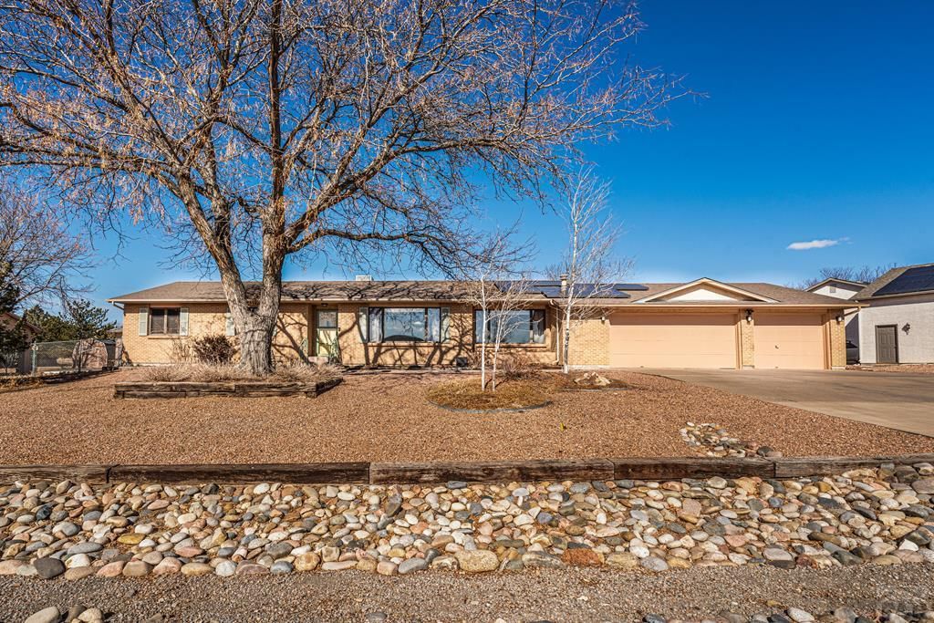 235 S Golfwood Dr E, Pueblo West, CO 81007