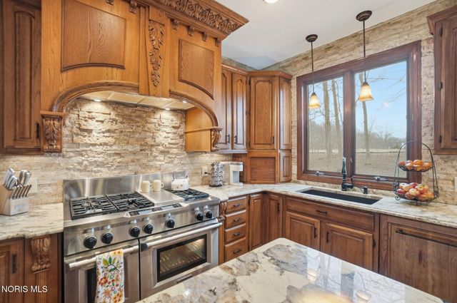 26334 Carrington Boulevard, Perrysburg, OH 43551