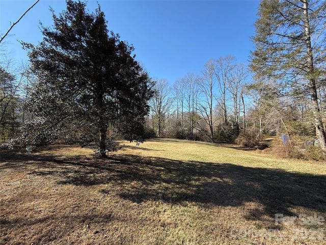 109 W College Street, Black Mountain, NC 28711