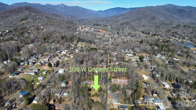 109 W College Street, Black Mountain, NC 28711