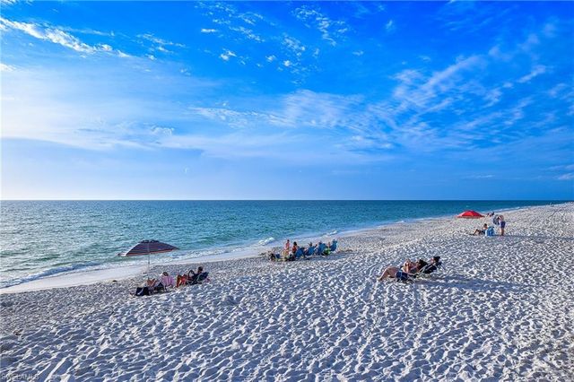 133 Colonade CIR, Naples, FL 34103