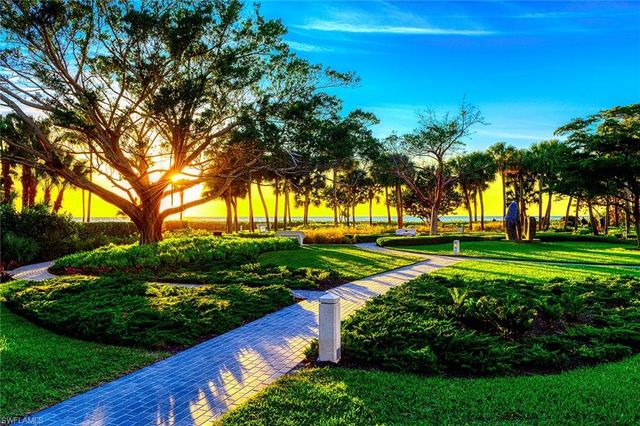 133 Colonade CIR, Naples, FL 34103