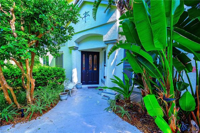 133 Colonade CIR, Naples, FL 34103