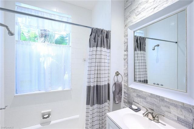 133 Colonade CIR, Naples, FL 34103
