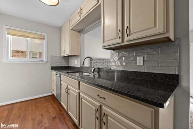 3043 Heritage Drive, Troy, MI 48083