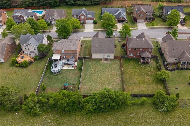 400 Stratford Park Blvd, Gallatin, TN 37066