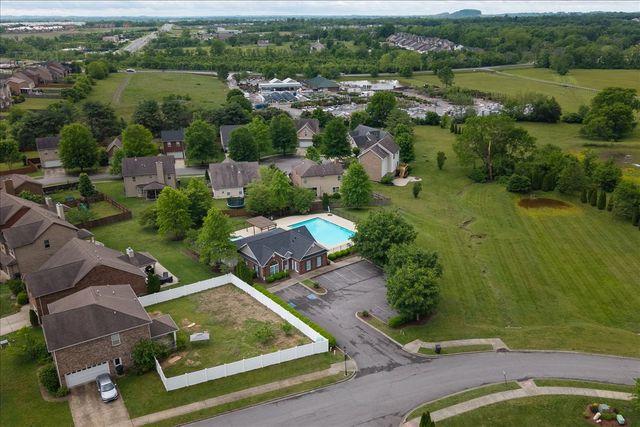 400 Stratford Park Blvd, Gallatin, TN 37066