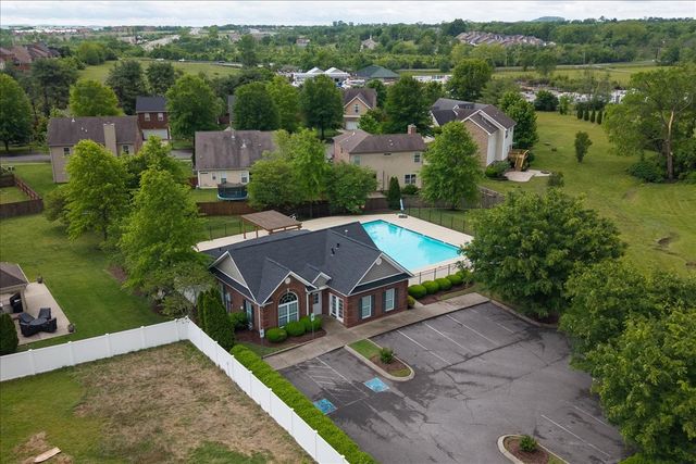 400 Stratford Park Blvd, Gallatin, TN 37066