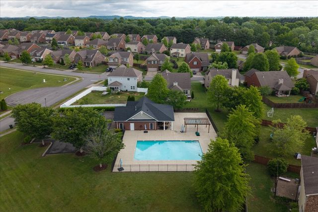 400 Stratford Park Blvd, Gallatin, TN 37066