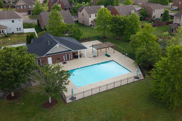 400 Stratford Park Blvd, Gallatin, TN 37066