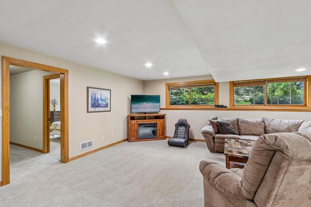 N63W27176 Maple STREET, Sussex, WI 53089