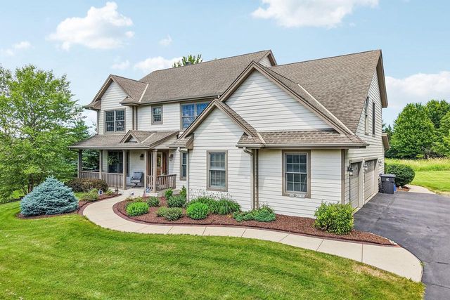 N63W27176 Maple STREET, Sussex, WI 53089