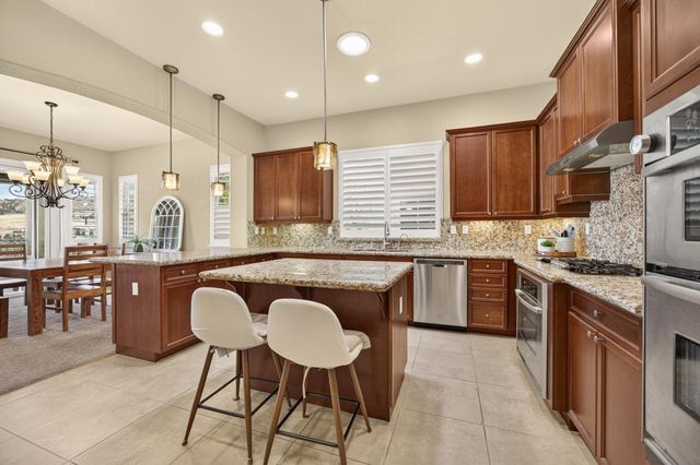 691 Lefevre Dr, Folsom, CA 95630