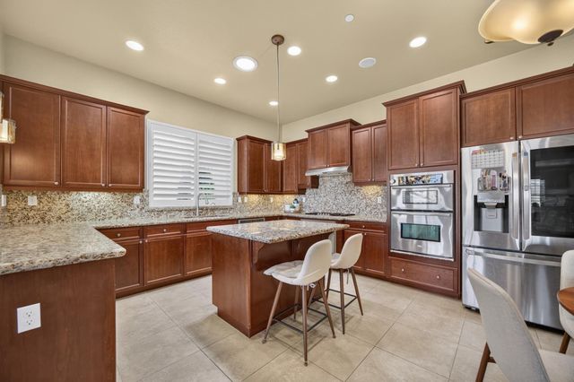 691 Lefevre Dr, Folsom, CA 95630