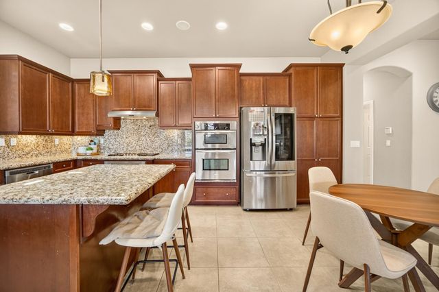 691 Lefevre Dr, Folsom, CA 95630