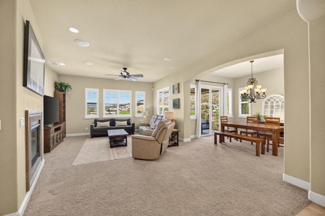 691 Lefevre Dr, Folsom, CA 95630