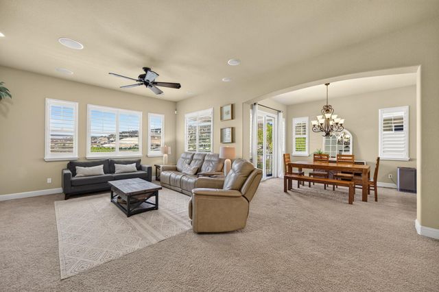 691 Lefevre Dr, Folsom, CA 95630