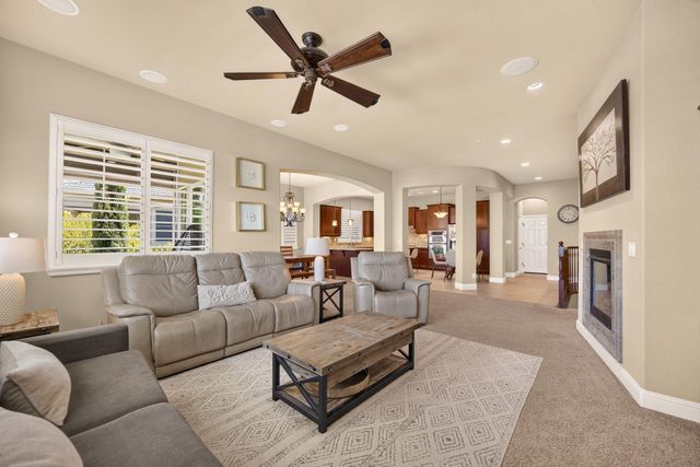 691 Lefevre Dr, Folsom, CA 95630