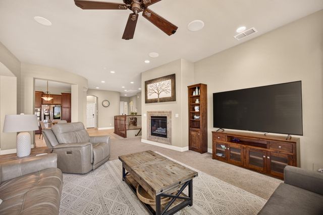 691 Lefevre Dr, Folsom, CA 95630