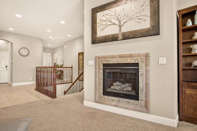691 Lefevre Dr, Folsom, CA 95630