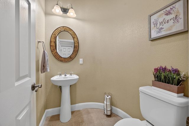 691 Lefevre Dr, Folsom, CA 95630