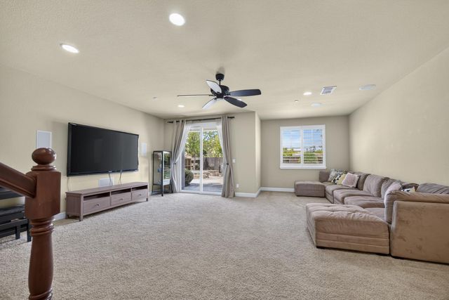 691 Lefevre Dr, Folsom, CA 95630