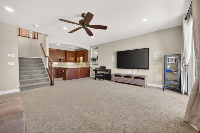 691 Lefevre Dr, Folsom, CA 95630