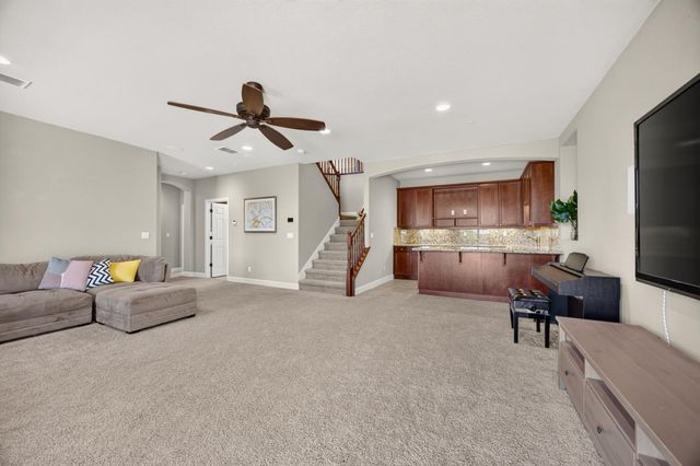 691 Lefevre Dr, Folsom, CA 95630