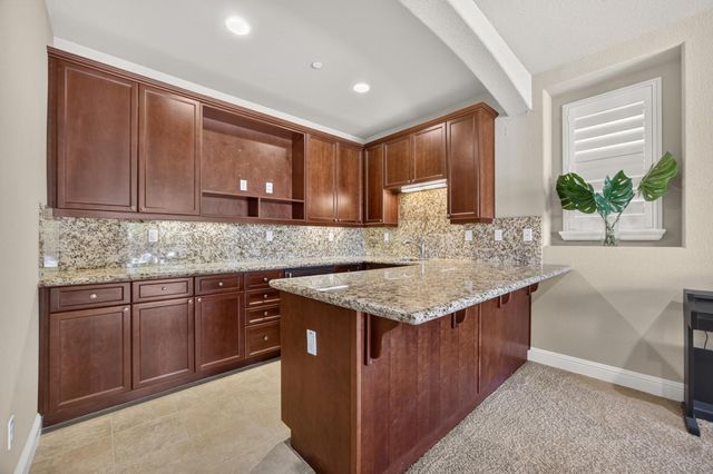 691 Lefevre Dr, Folsom, CA 95630