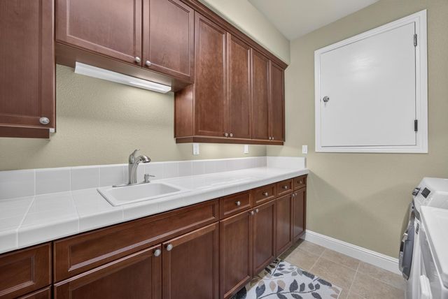 691 Lefevre Dr, Folsom, CA 95630