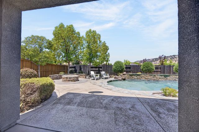 691 Lefevre Dr, Folsom, CA 95630